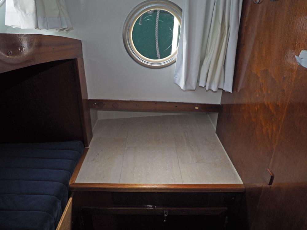 Cabin en avant, H&eacute;bergements